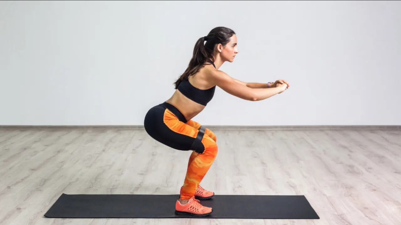 Ponte en forma con este ejercicio en casa y pierde esos kilos de más