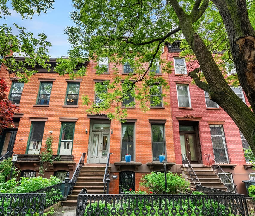 351 Adelphi Street