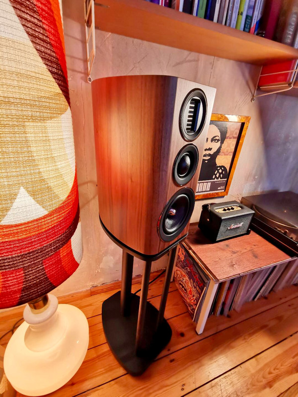 9A38E8BD-C6F4-445A-8C75-61B2858E0FD7