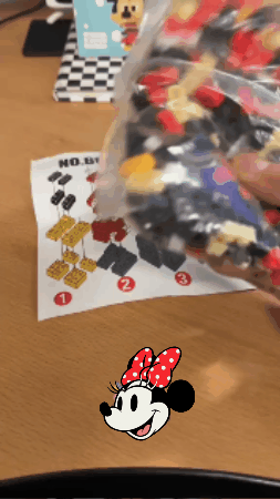 Comenzando a armar la figura de Minnie con mini bloques