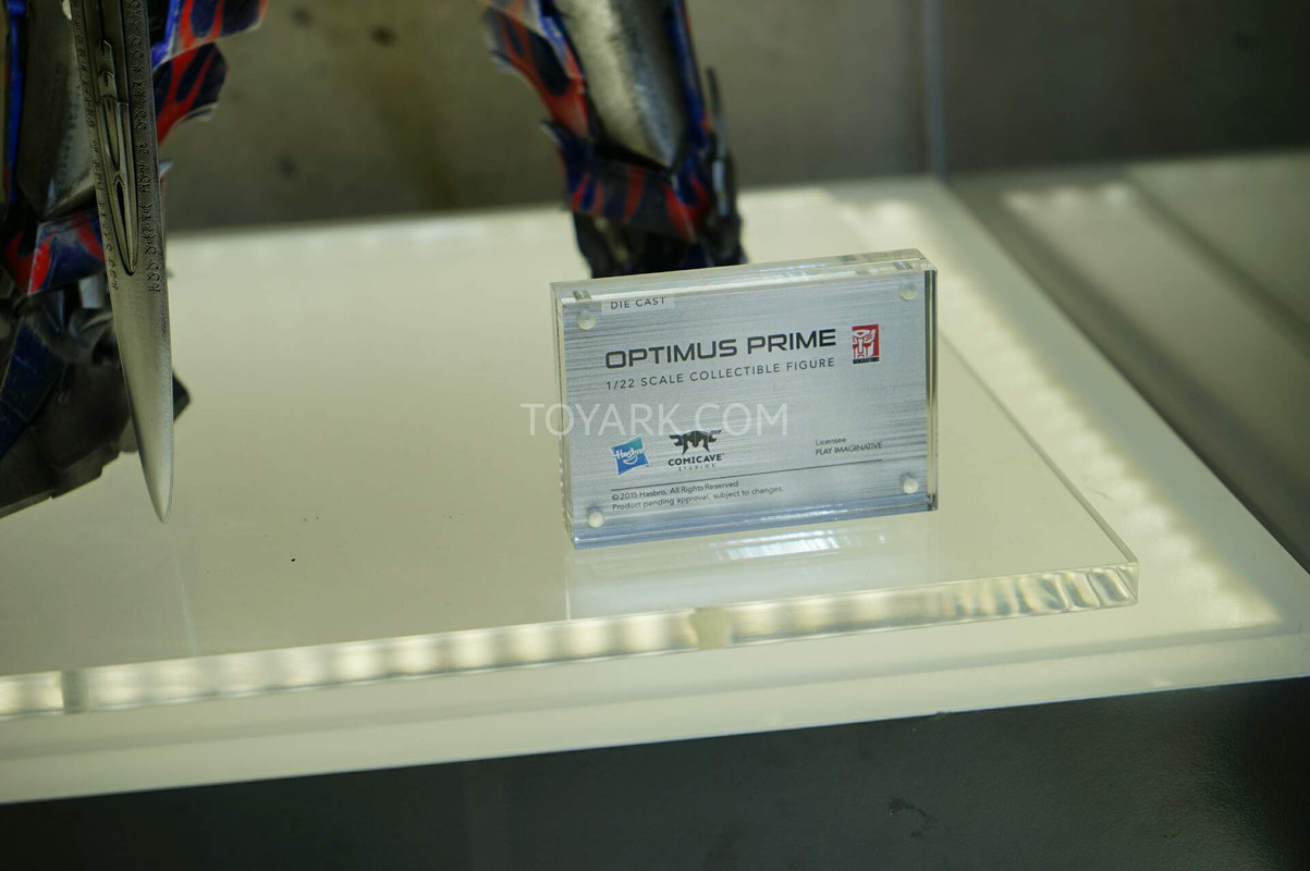 SDCC-2015-Comicave-Studios-Transformers-011