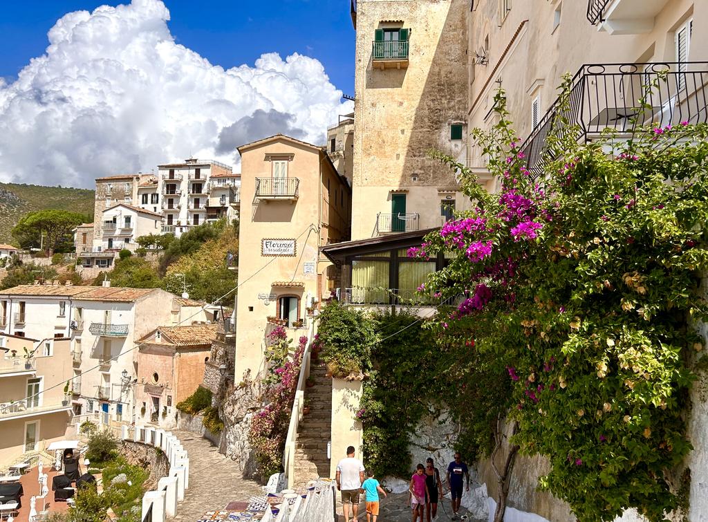 Жаркий сентябрь на побережье Тирренского моря.