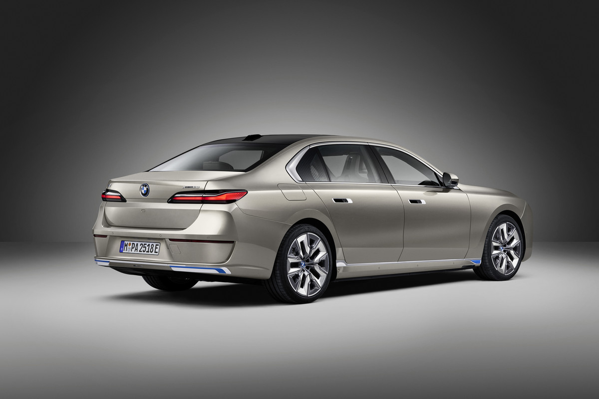 P90458185_highRes_the-new-bmw-i7-xdriv