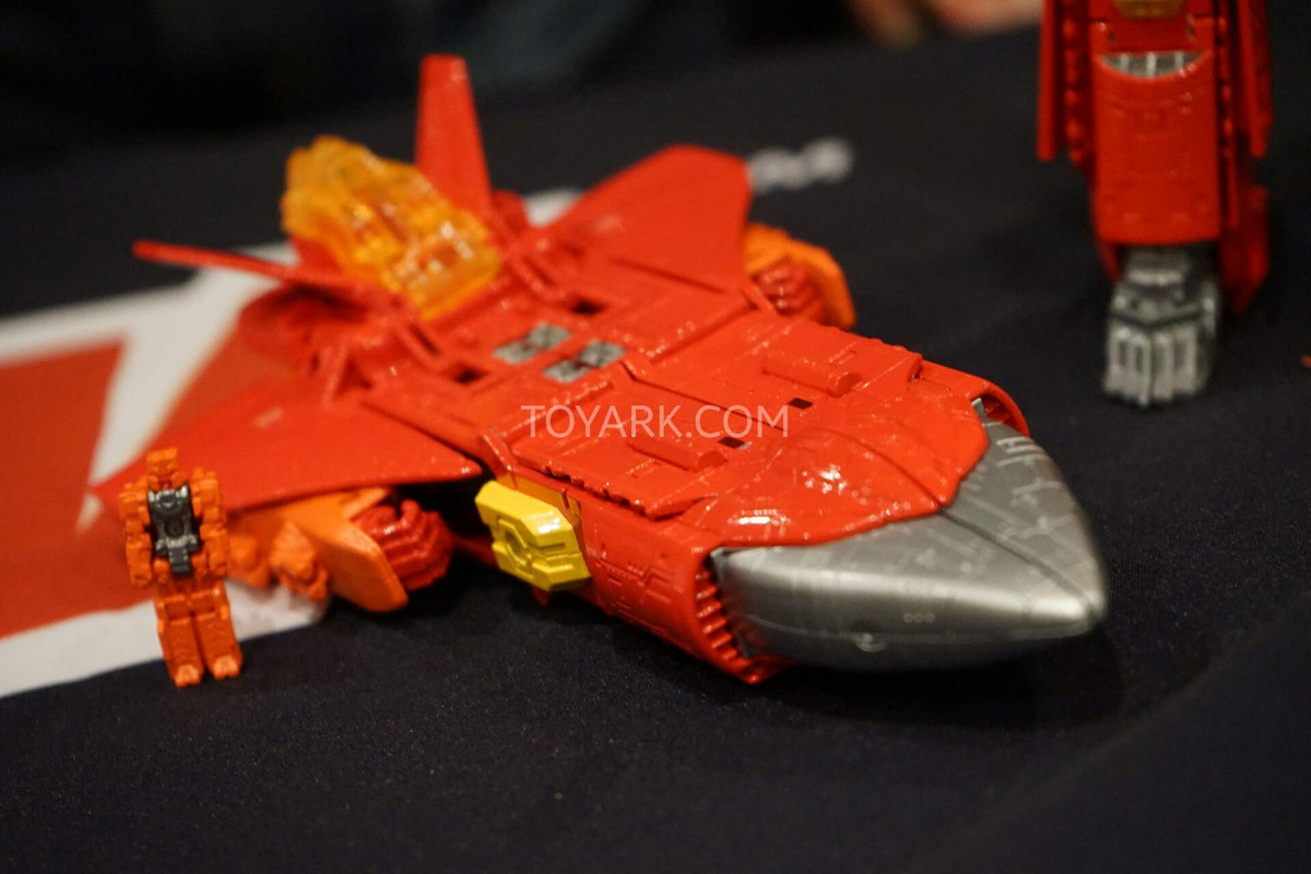 NYCC2015-Hasbro-Sentinel-Prime-007