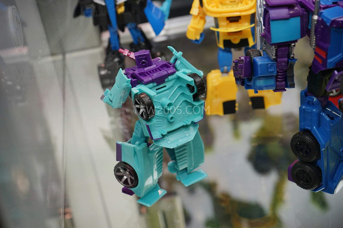 SDCC2015-Hasbro-Case-Transformers-Combiner-Wars-
