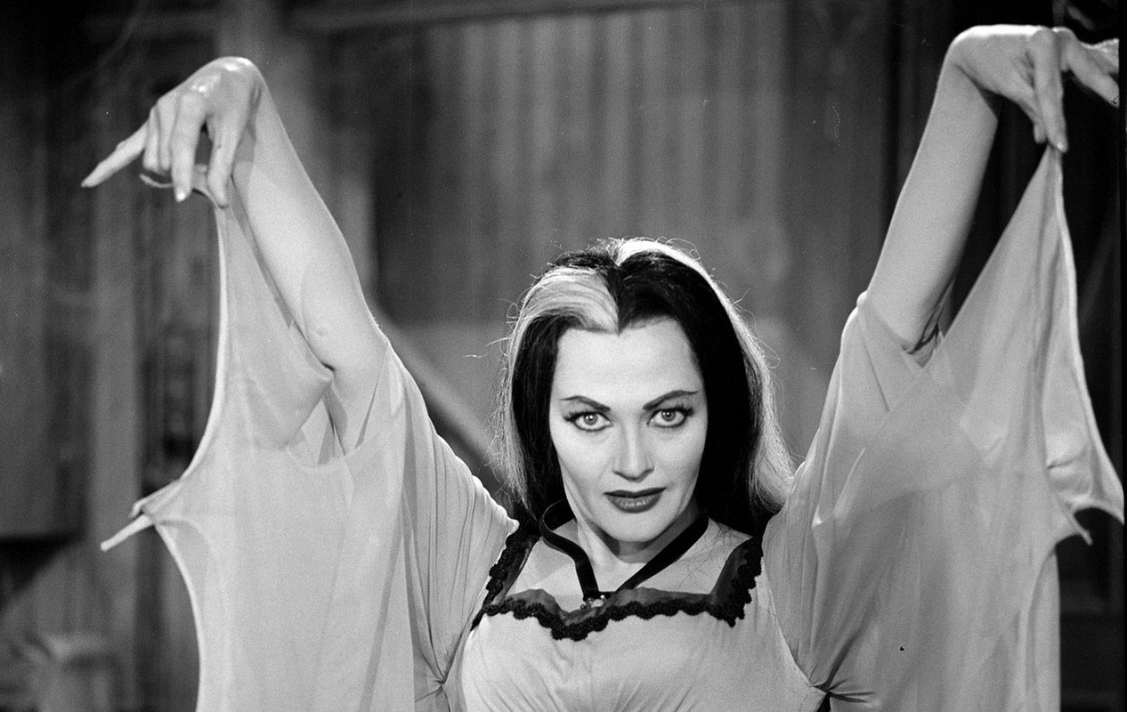 Yvonne_De_Carlo_b80