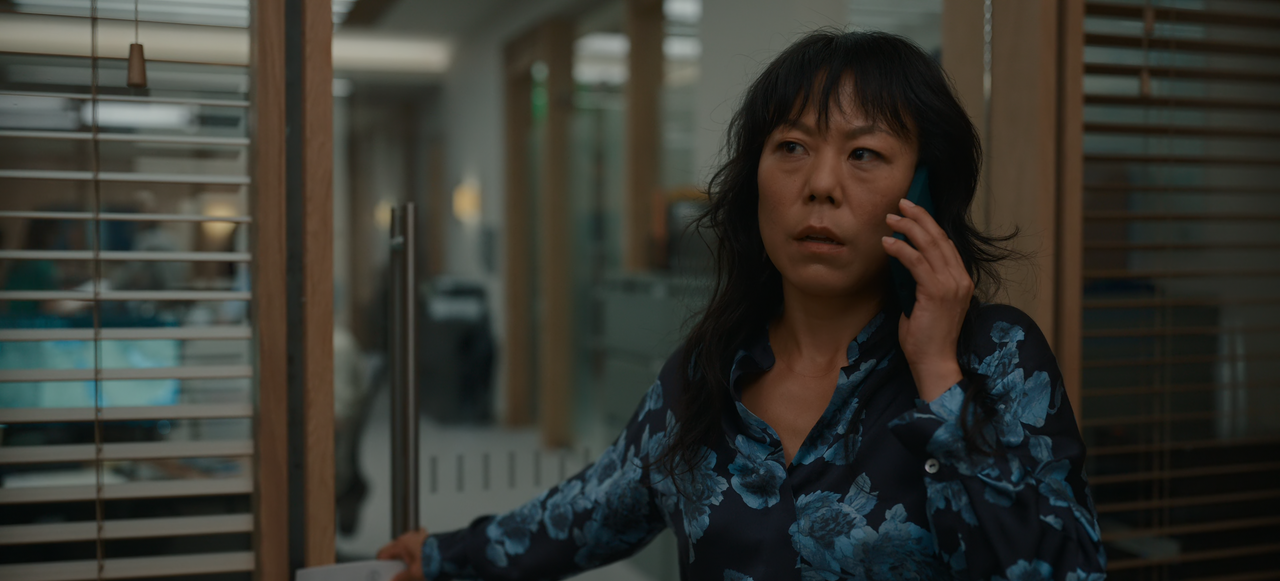 The.Diplomat.S01E04.He.Bought.a.Hat.2160p.10bit.NF.WEB-DL.DDP5.1.HEVC-Vyndros.mkv_snapshot_32.05_[20