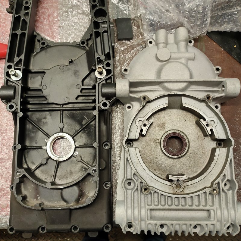 8V vs V11 Stirndeckel