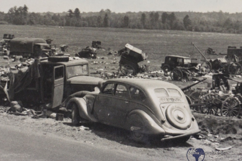 Foto von zerstörten Autos und Technik