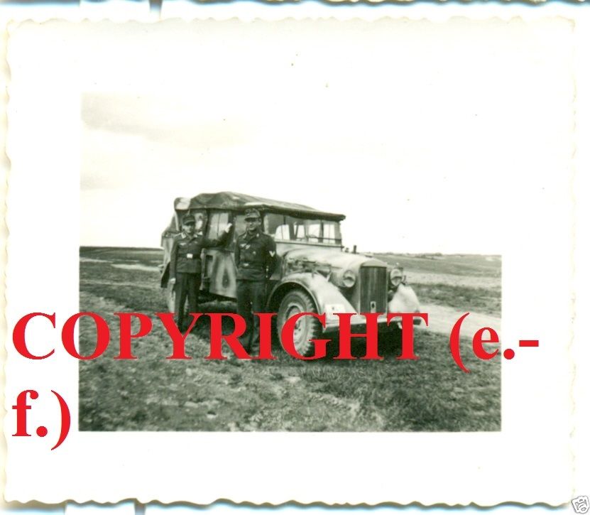 FOTO - FAHRZEUG - Getarnter Kübelwagen mit WL-15