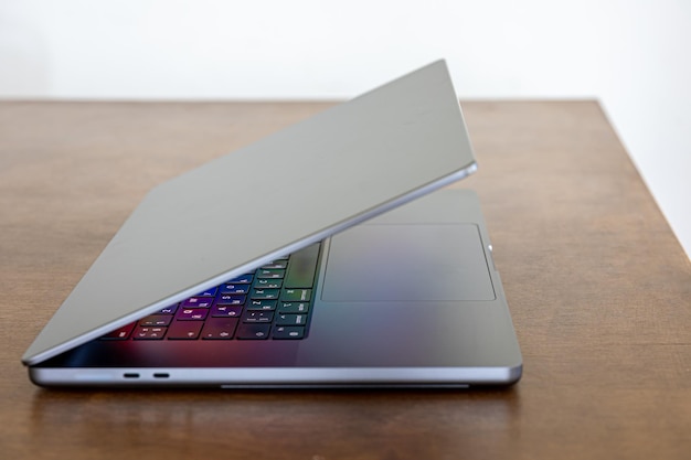 Difference Between the Macbook Pro and Macbook Air