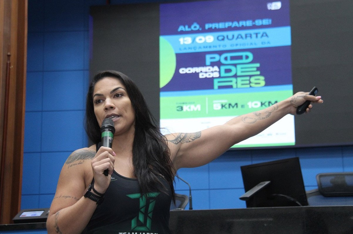 Triatleta Ingrid Ximenes buscou estimular a todos a participarem do evento