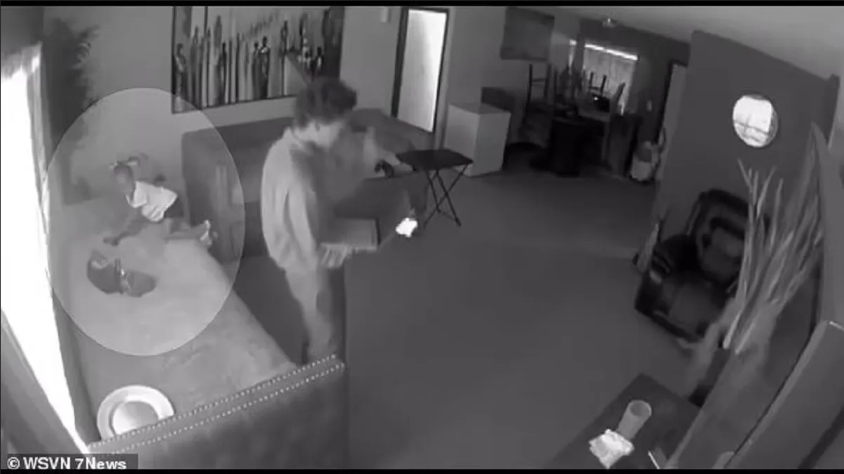 Niña de tres años se dispara mientras su papá celebra un touchdown