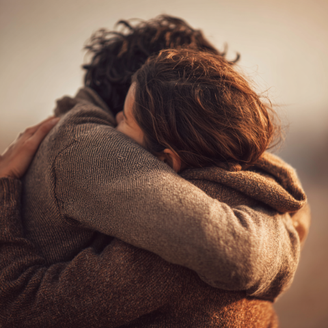 Psicologoenmadridcentro-Photo-of-a-warm-and-comforting-hug-between-two-ceb33d79-0286-4041-a7d9-2668