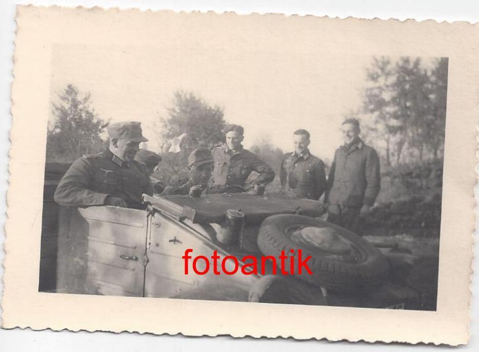 Foto 2 WK, Ostfront, Offizier in VW Kübelwagen, 