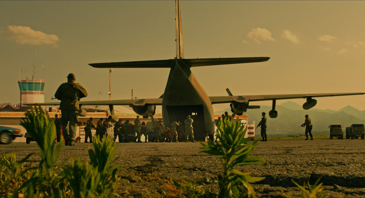 American Made 2017 (1080p x265 10bit Tigole).mkv_snapshot_01.30.