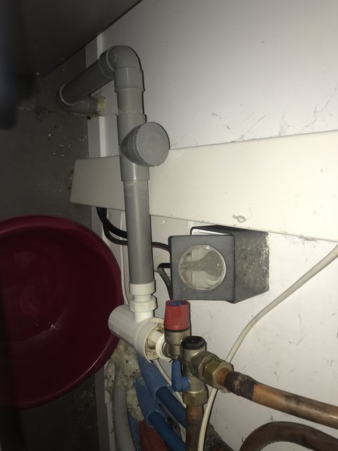 DAAC6AB8-7321-4572-BB5F-2917CED6E21C