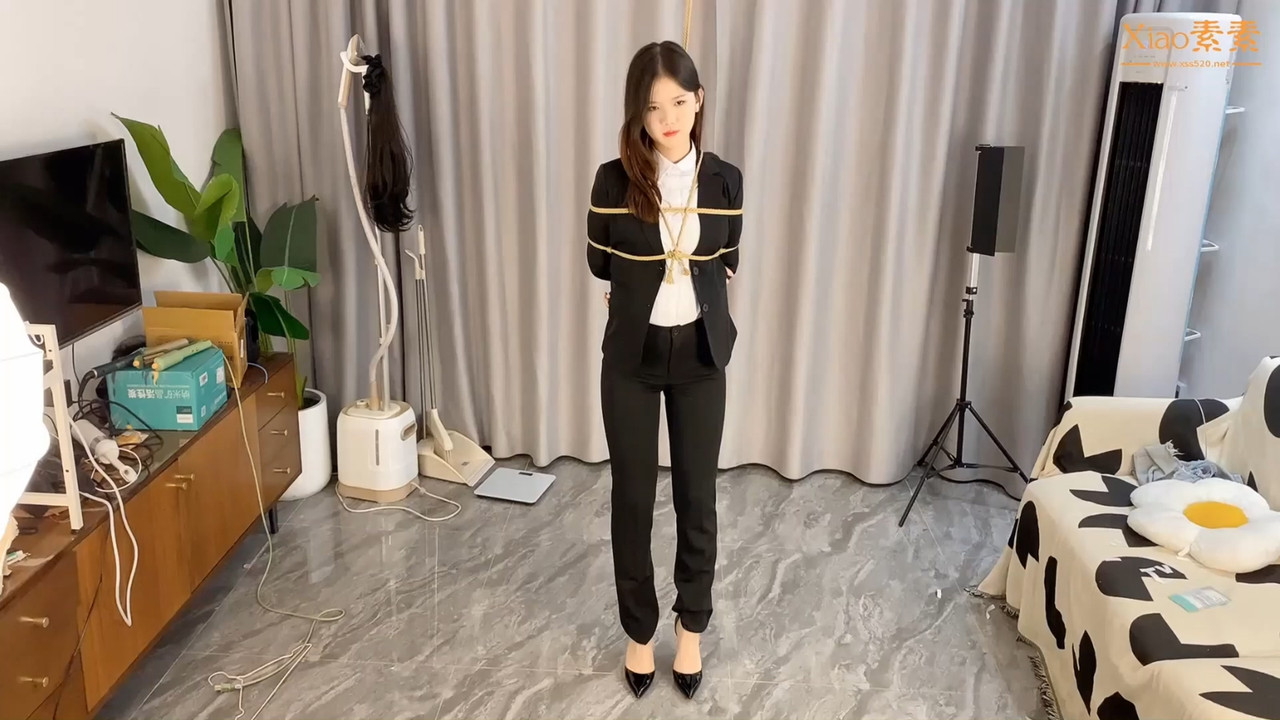 xiao素素 女大盗潜入公司偷取U盘.mp4_20220921_092026.160