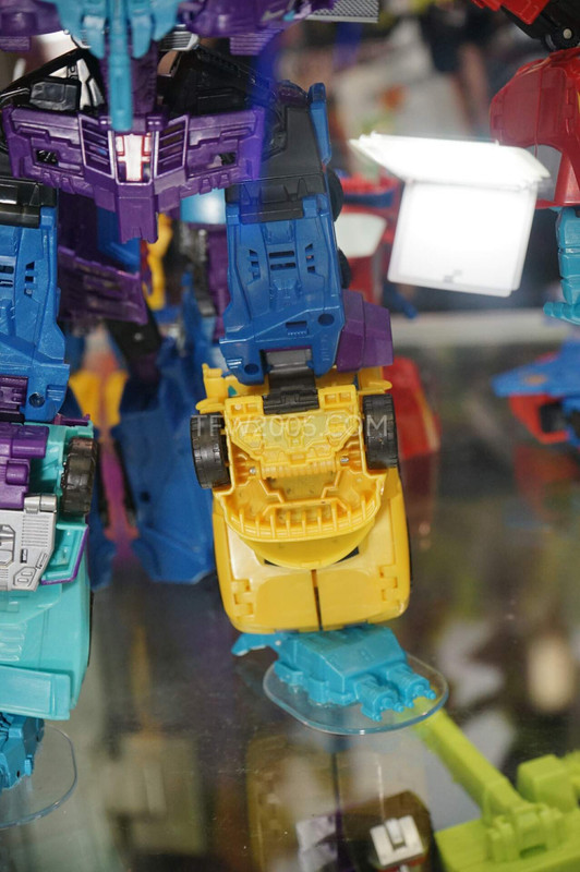 SDCC2015-Hasbro-Case-Transformers-Combiner-Wars-