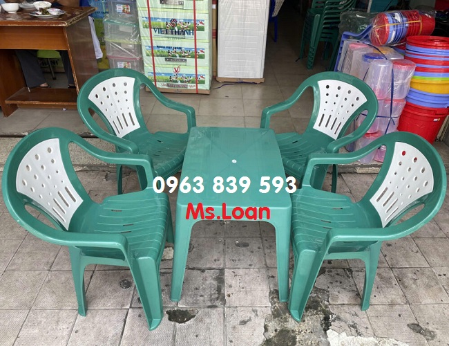 ghe-banh-bi-2-mau-xanh-reu.jpg