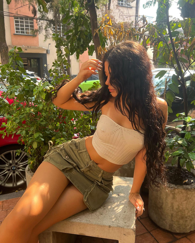 فانيسا رينهارت بإطلالات جريئة في أحدث جلسة تصوير Vanessa-rhd-1718890107478