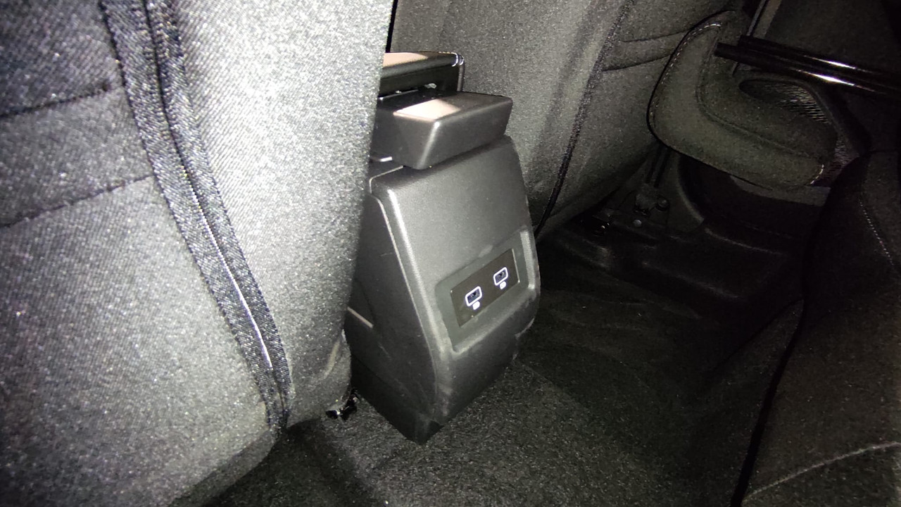 Interior (12)