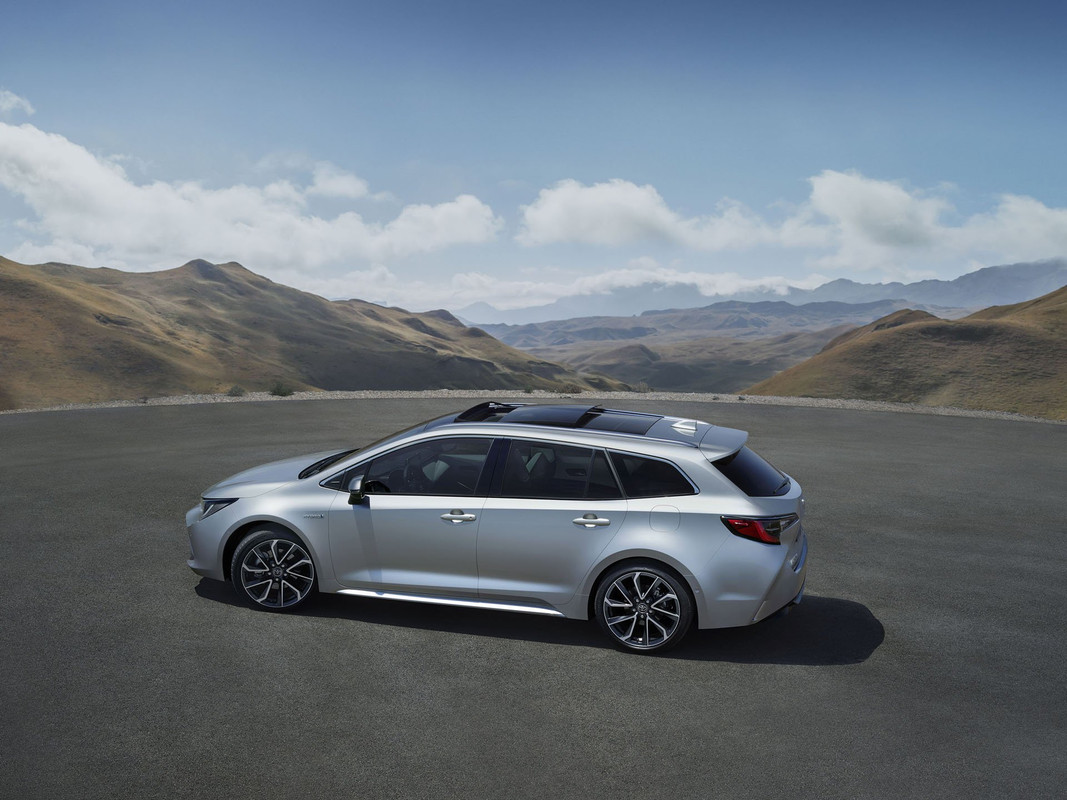 2019 Toyota Corolla Touring Sports (4)