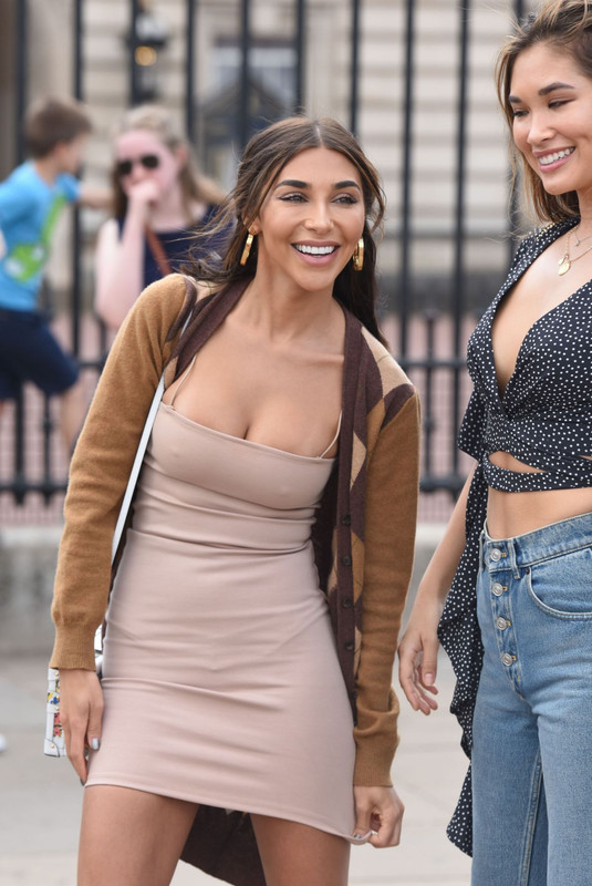 chantel-jeffries-and-jocelyn-chew-out-in-london-06-28-2018-12