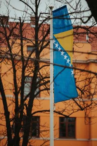 Сезонность использования рекламных флагов