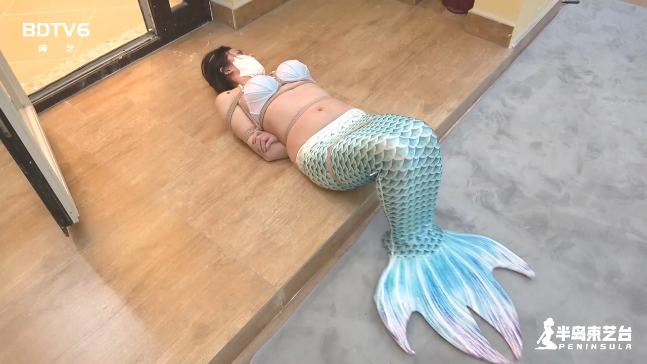 半岛束艺 惊现！从天而降的美人鱼 扎林娜.mp4_20210323_130301.406