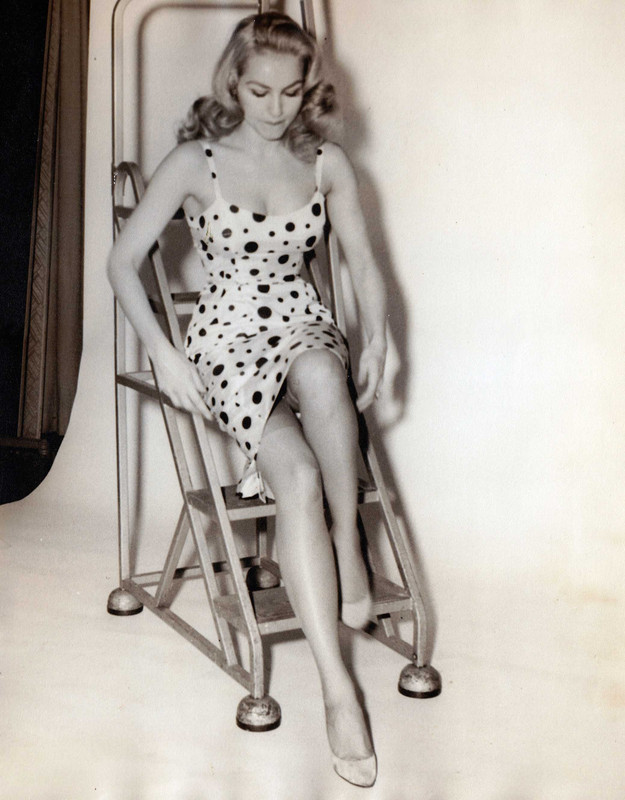 Julie_Newmar_mc02