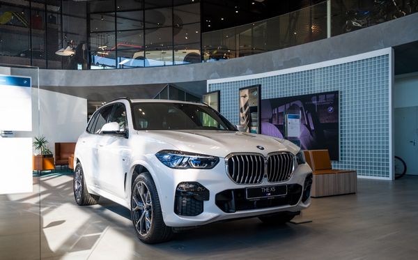 В Санкт-Петербурге состоялось открытие нового дилерского центра концерна BMW В Санкт-Петербурге состоялось открытие нового дилерского центра концерна BMW