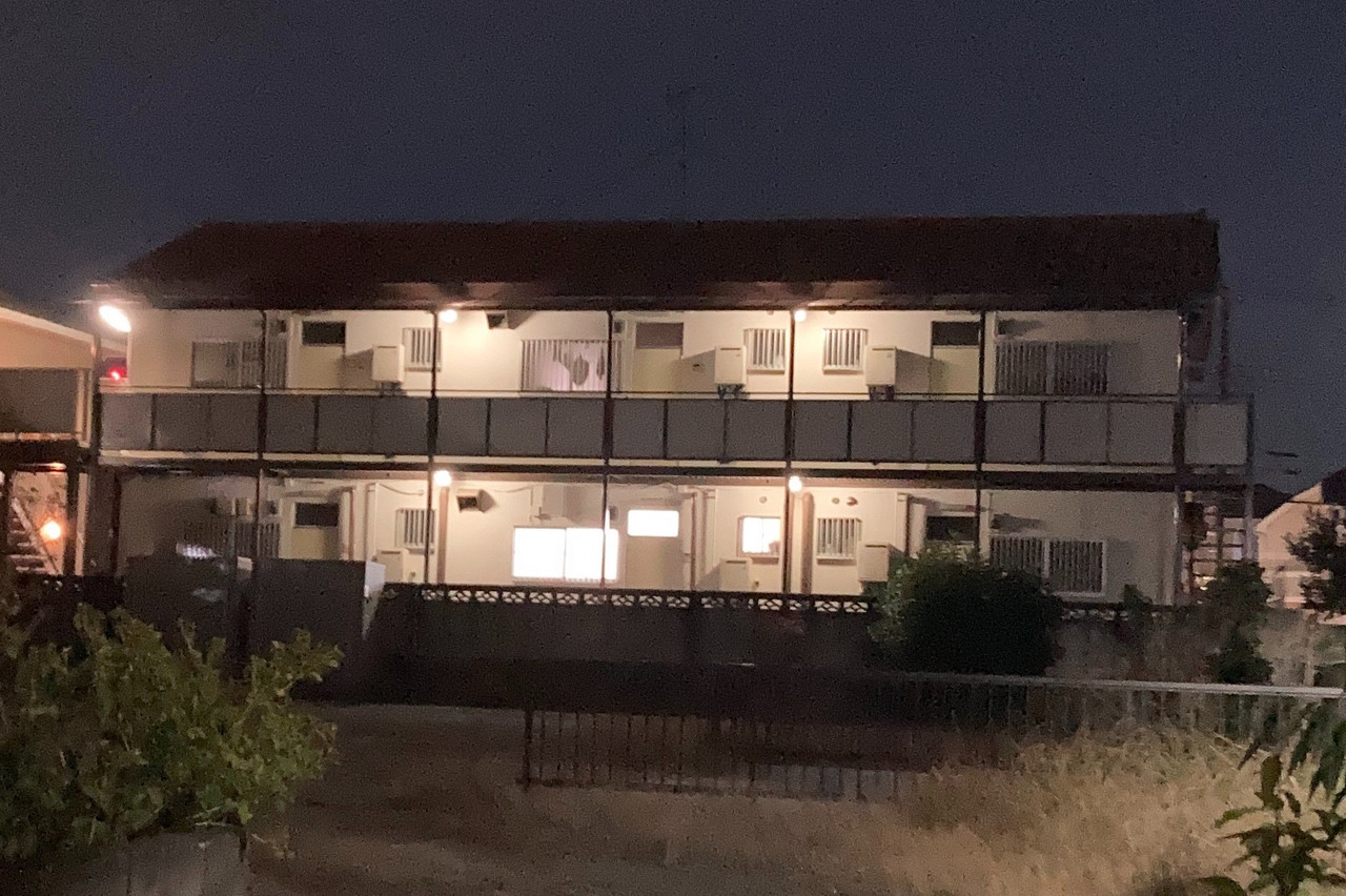 An image of our アパート I took as I came back from the convenience store