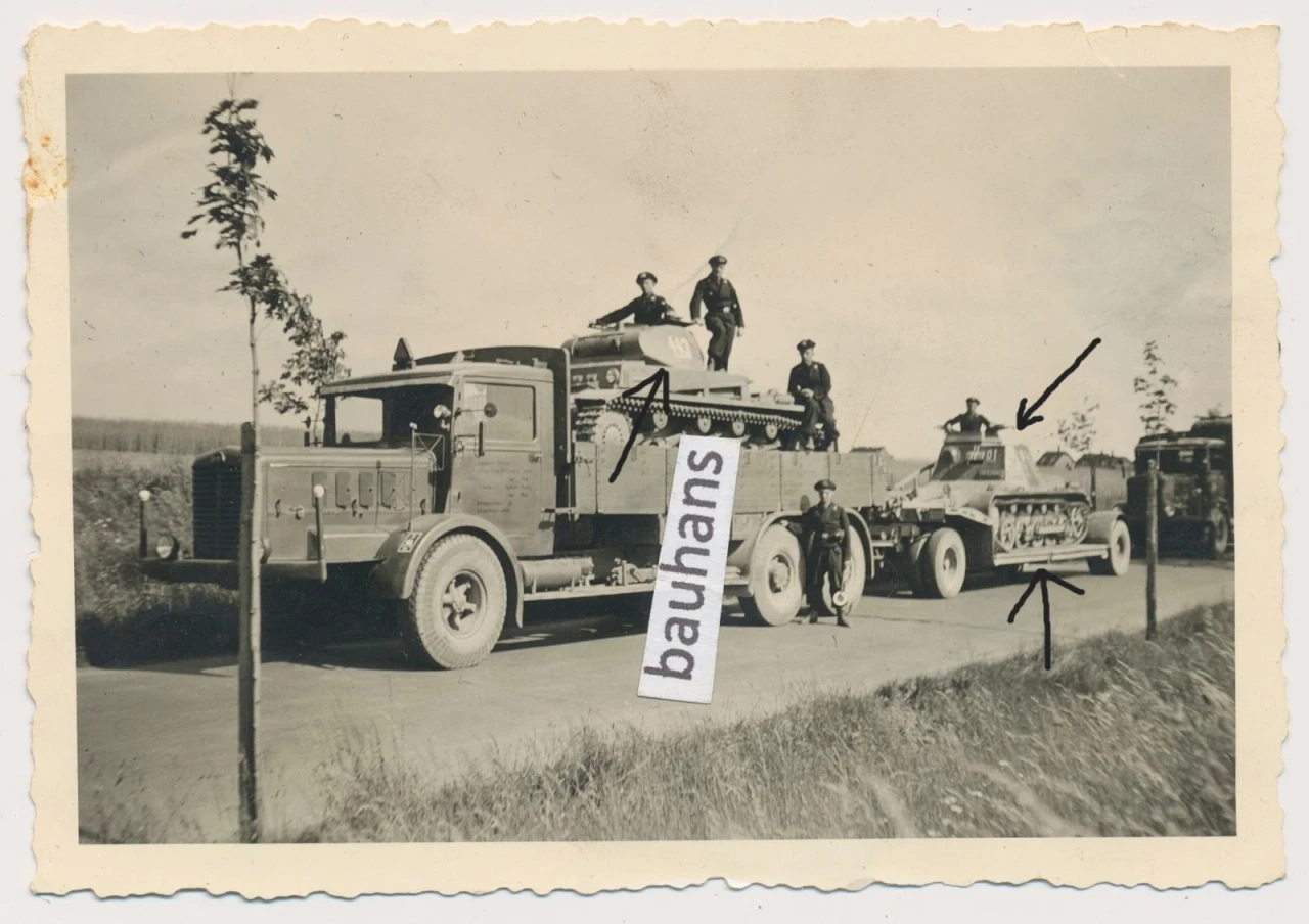 Foto Panzer Tank auf Kfz LKW und Sonderanhänger 115 Turmnummer (4089n)