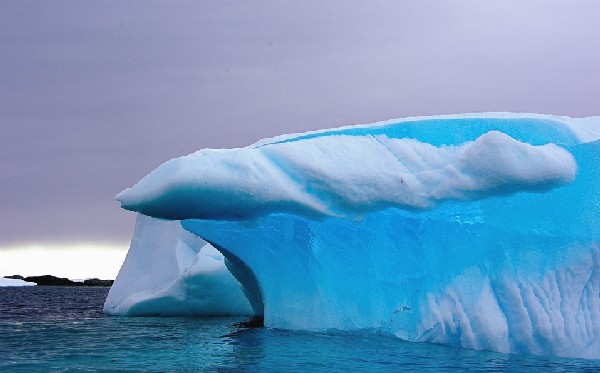 un-bloque-de-hielo-en.jpg