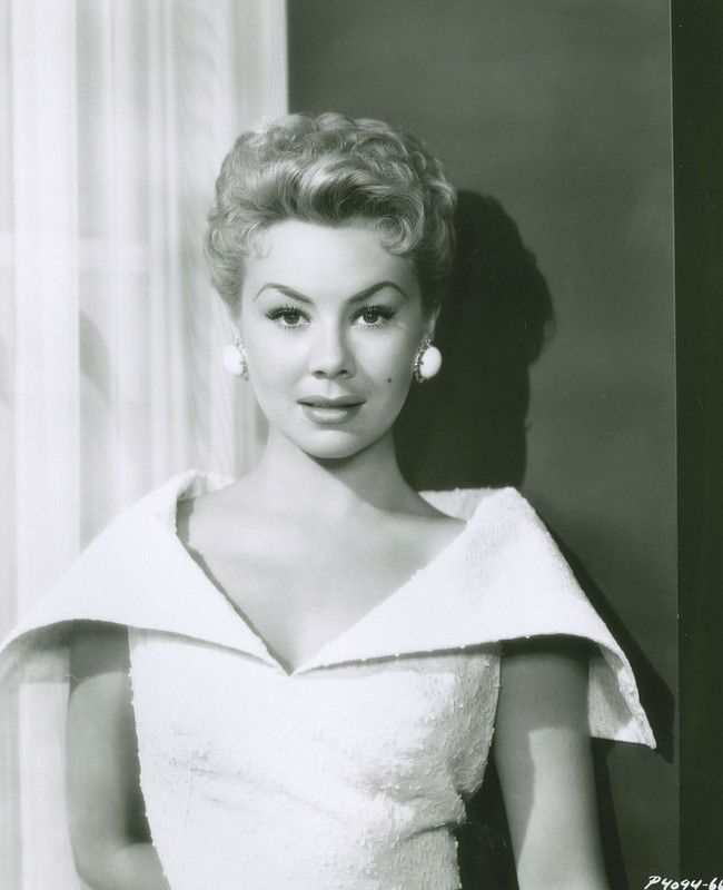 Mitzi_Gaynor_b37