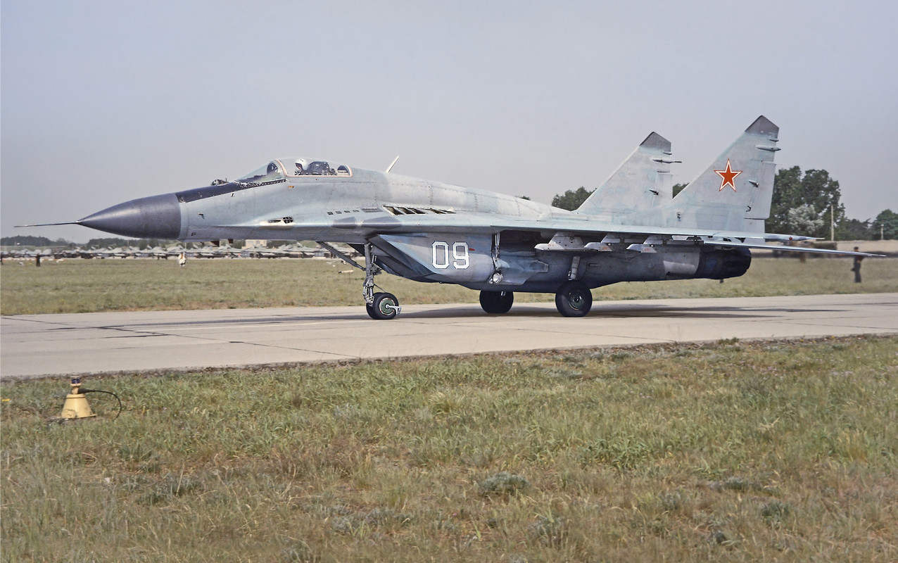 787. IAP, Mig-29 09 white (2)