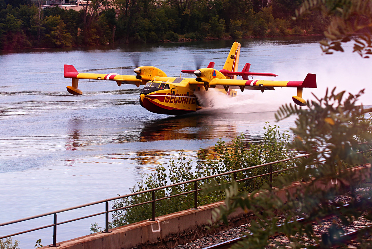 CANADAIR CL-415 N°48 SECURITE-CIVIL-CL-415-N-48-F-ZBMG-1-08-20-Andance-07-France