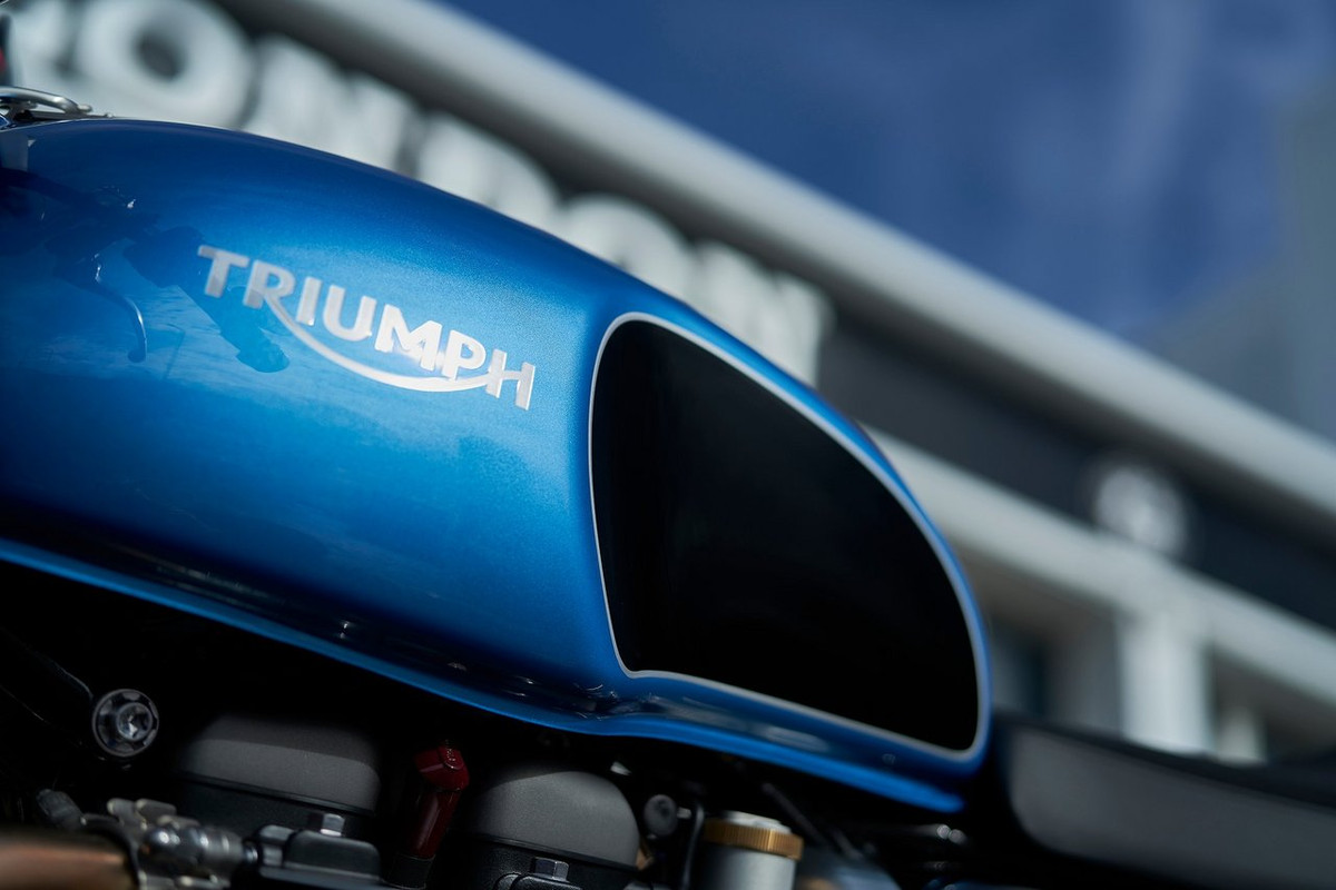 Спецвыпуск Triumph 2022: Street Twin EC1, Thruxton RS Ton Up, 221 Edition Rocket 3 R, Rocket 3 GT