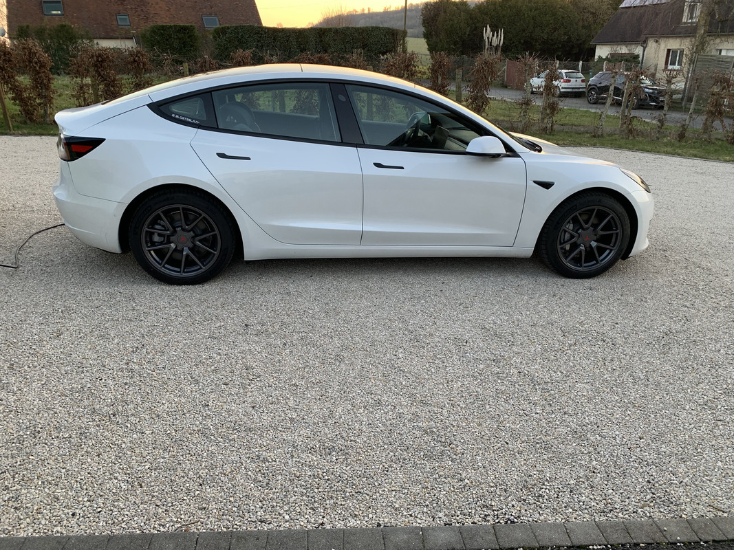 01E8F1BC-23A9-44DE-BBB9-783EB6A3302B