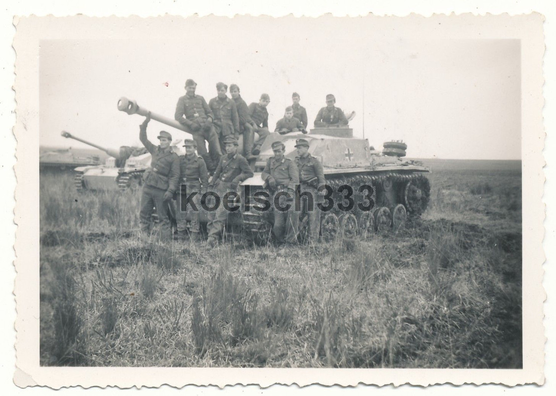 Foto Sturmgeschütz  Panzer StuG Panzermänner Comte de Richard Fr