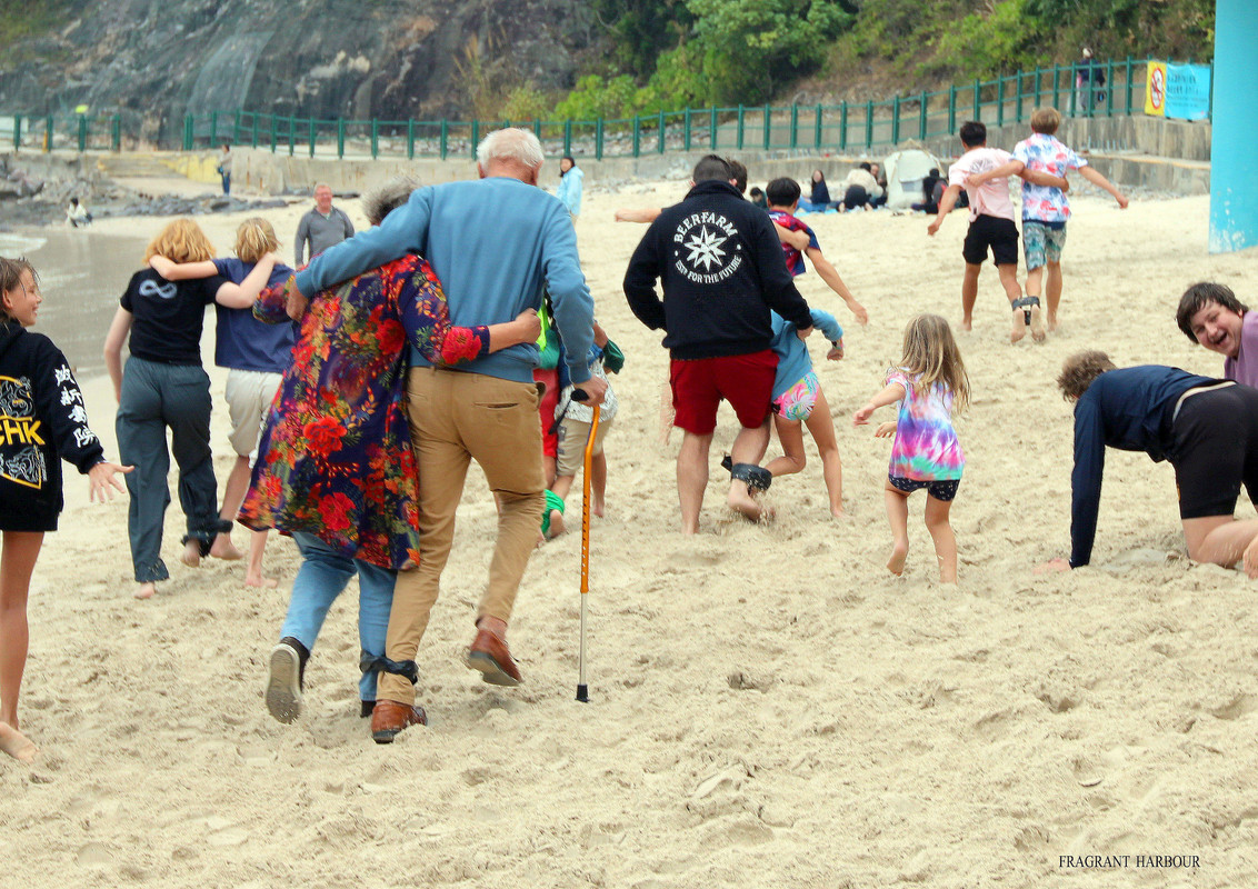 Three-legged race for juniors and seniors (New Year's Beach Day 2025)