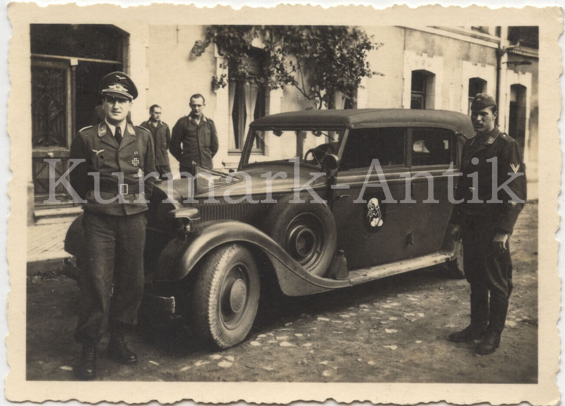 Foto Wehrmacht Luftwaffe Aufklärer PKW Mercedes Emblem Wappen 4. (H) 13