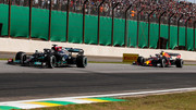 [Imagen: Lewis-Hamilton-Mercedes-GP-Brasilien-202...850212.jpg]