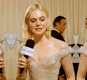 https://i.postimg.cc/K3gRDD8Q/FX-ANI-Elle-Fanning-01.gif