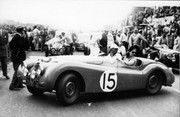 24 HEURES DU MANS YEAR BY YEAR PART ONE 1923-1969 - Page 21 50lm15-Jaguar-XK120-PCClark-NHaines