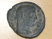 AE3 de Constantino I. PROVIDENTIAE AVGG. Puerta de campamento de dos torres. Nicomedia. P1010286-2