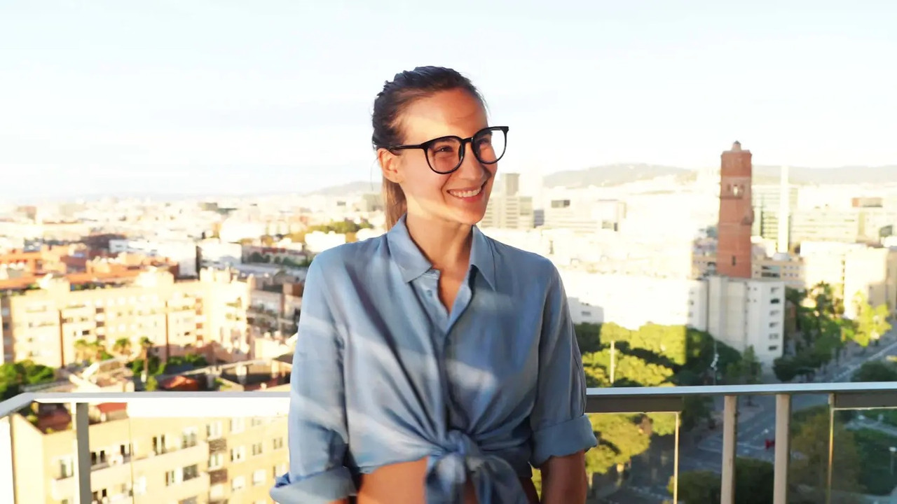 JacquieEtMichelTV 25 01 06 Gigi, 28 years old, manager of a clothing store!