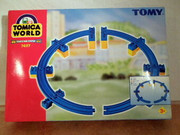 [Image: Tomica-World-Sloping-Curve-Rail-Setbox.jpg]