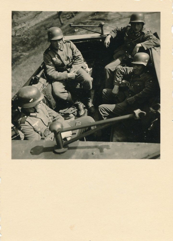 Frankreich Faucogney Panzerspähwagen mit Soldate